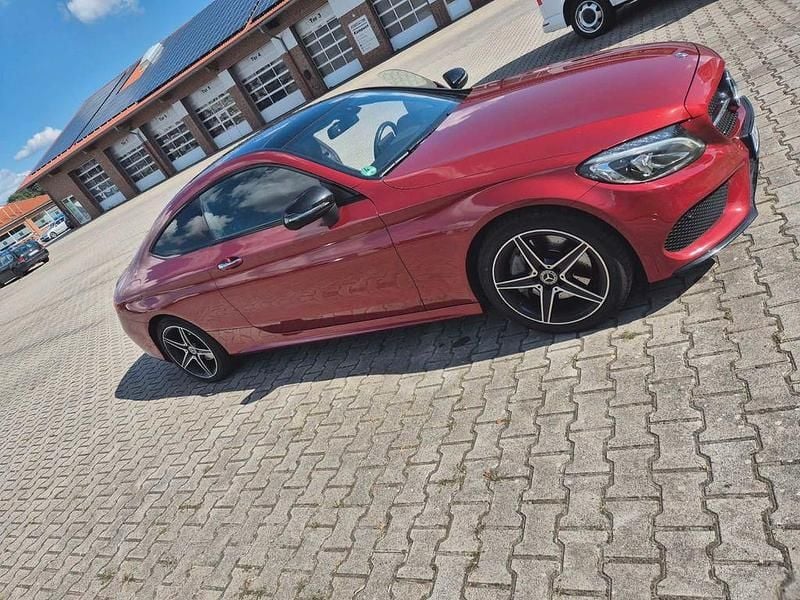 Rot Gebraucht 2017 Mercedes C250 AMG line Coupé | 24.000 € (Guter Preis) - Bild 1/4