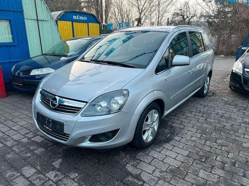 Gebraucht Opel Zafira Edition 140 PS (102 kW) 2011 Silber Van / Kleinbus