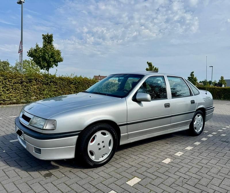 Silber Gebraucht 1991 Opel Vectra Limousine | 8.250 € - Bild 1/4