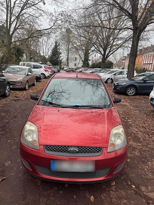 Rot Gebraucht 2007 Ford Fiesta Kleinwagen | 2.500 € (Fairer Preis) - Bild 1/4