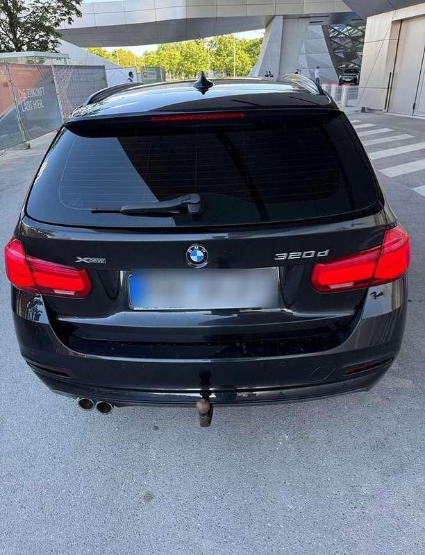 Gebraucht BMW 320 Sport Line 190 PS (139 kW) 2015 Limousine