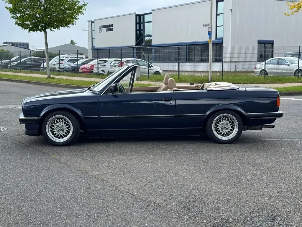 Gebraucht BMW 320 Cabriolet 129 PS (94 kW) 1989 Blau Cabrio