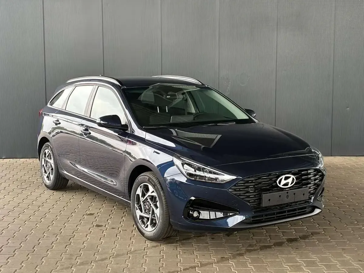 Neu Hyundai i30 Comfort 97 PS (71 kW) 2025 Sailing blue Kombi