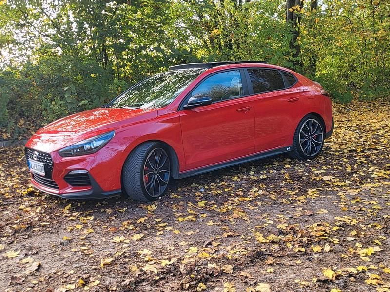 Rot Gebraucht 2019 Hyundai i30 Coupé | 25.499 € (Etwas zu teuer) - Bild 1/2