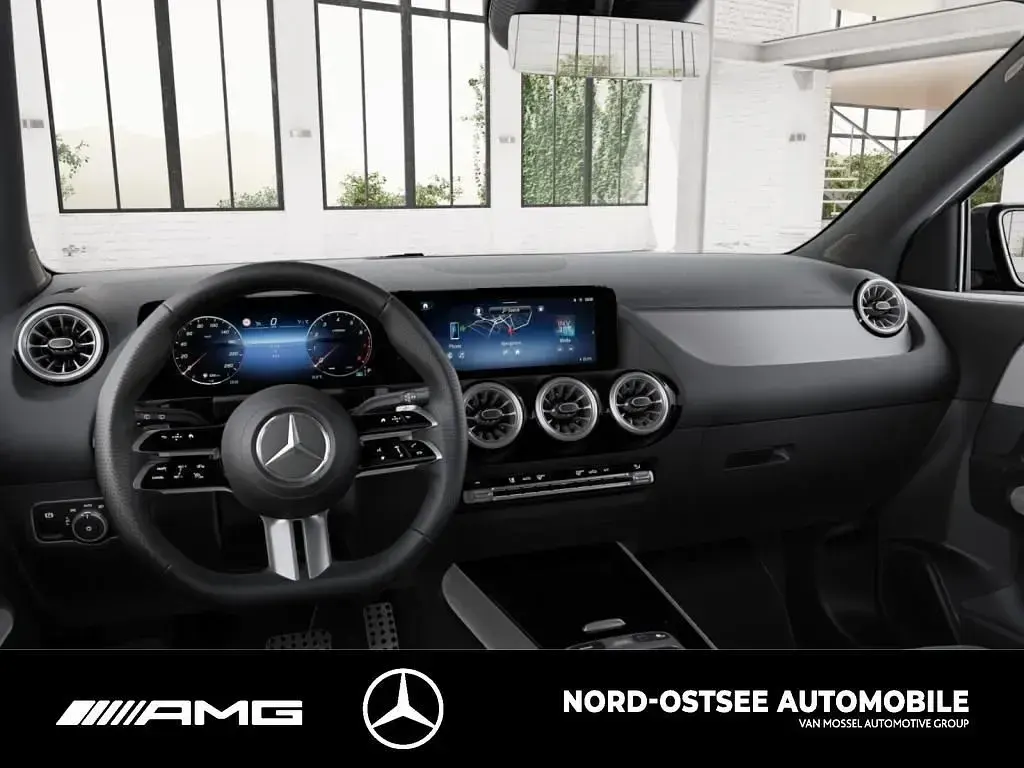 Gebraucht Mercedes GLA200 Advanced Plus 163 PS (119 kW) 2025 Metalliclack kosmosschwarz SUV