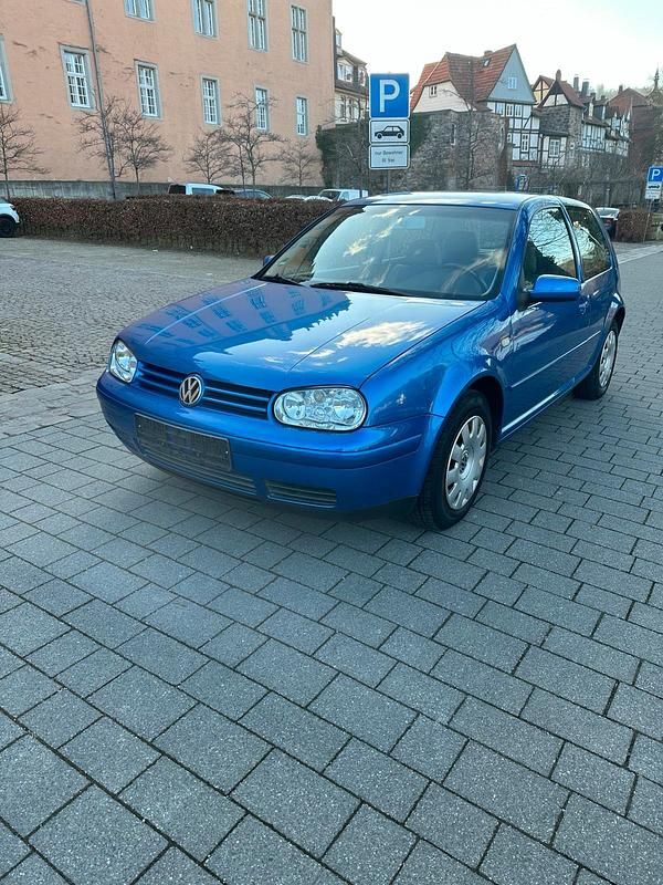 Usado VW Golf 75 HP (55 kW) 2000 Azul Coupé