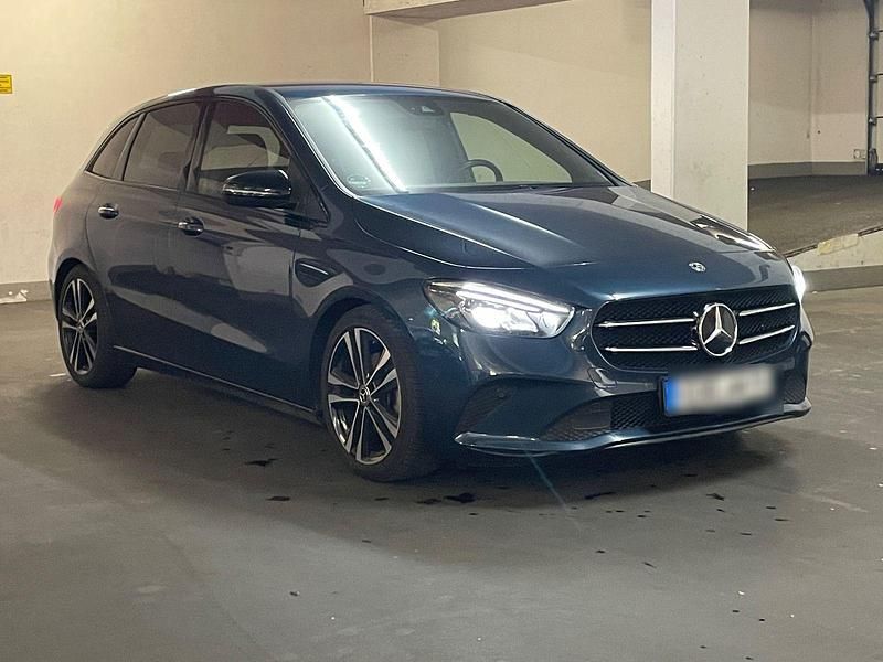 Blau Gebraucht 2019 Mercedes B200 Progressive Van / Kleinbus | 19.990 € (Guter Preis) - Bild 1/4