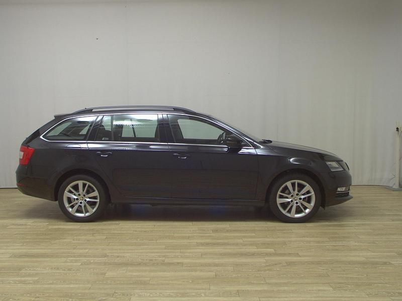 Schwarz Gebraucht 2019 Skoda Octavia Style Kombi | 17.980 € (Fairer Preis) - Bild 1/4