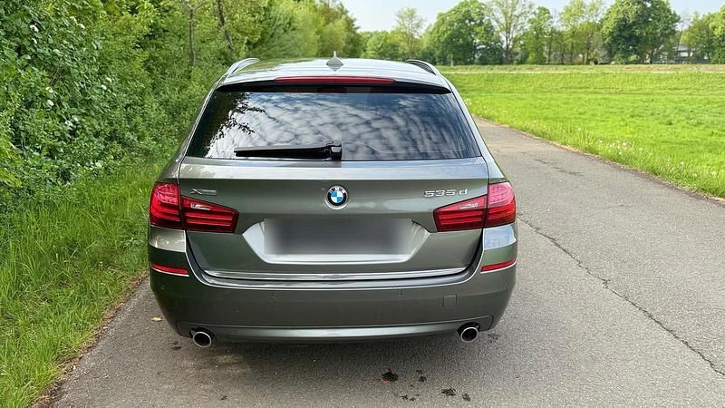 Grau Gebraucht 2014 BMW 535 Luxury Line Kombi | 14.500 € (Guter Preis) - Bild 1/4