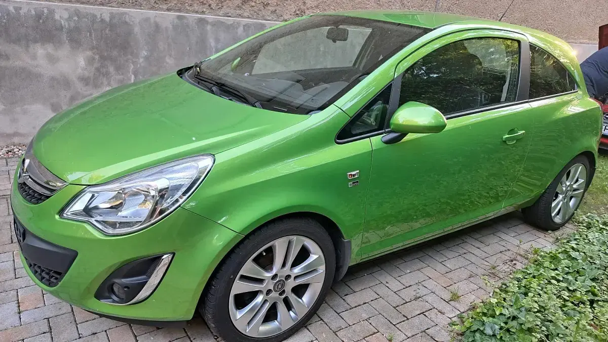Gebraucht Opel Corsa 88 PS (64 kW) 2012 Grün Kleinwagen