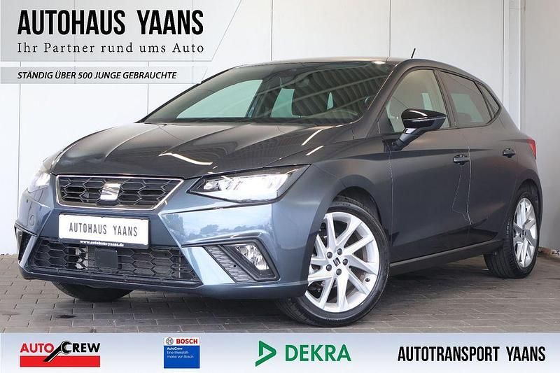 Grau Gebraucht 2024 Seat Ibiza FR Limousine | 15.489 € (Superpreis) - Bild 1/4