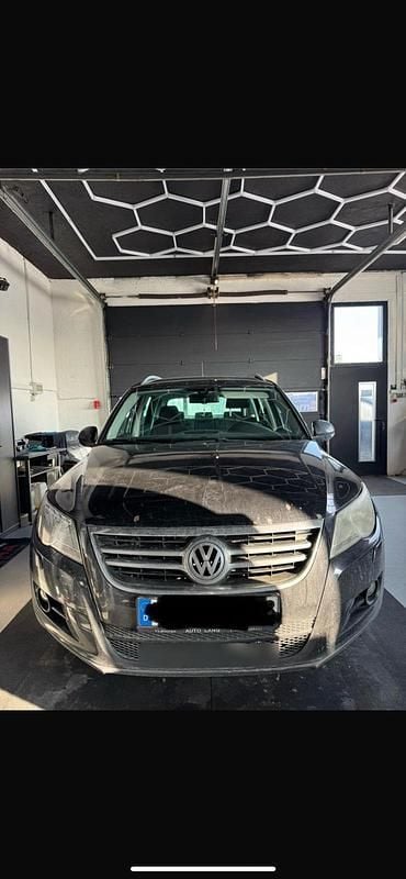 Schwarz Gebraucht 2011 VW Tiguan SUV | 3.990 € (Superpreis) - Bild 1/3