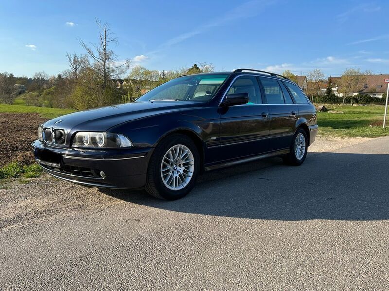 Blau Gebraucht 2001 BMW 540 Kombi | 7.900 € (Fairer Preis) - Bild 1/4