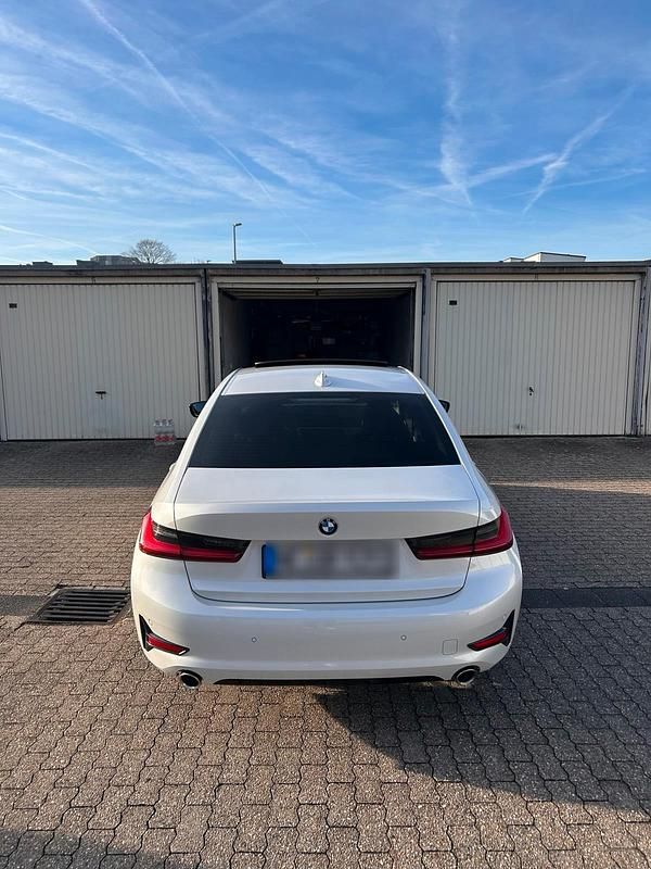 Gebraucht BMW 320 190 PS (139 kW) 2020 Weiß Limousine