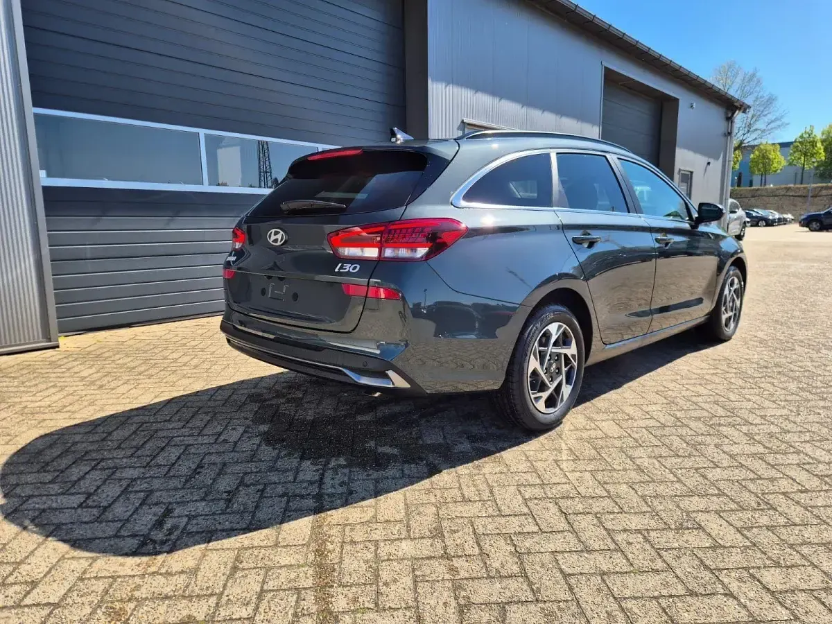Neu Hyundai i30 Trend 150 PS (110 kW) 2026 Cypress green Kombi