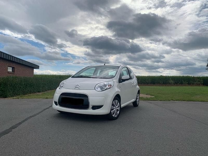 Weiß Gebraucht 2012 Citroën C1 SELECTION Kleinwagen | 1.900 € (Guter Preis) - Bild 1/4