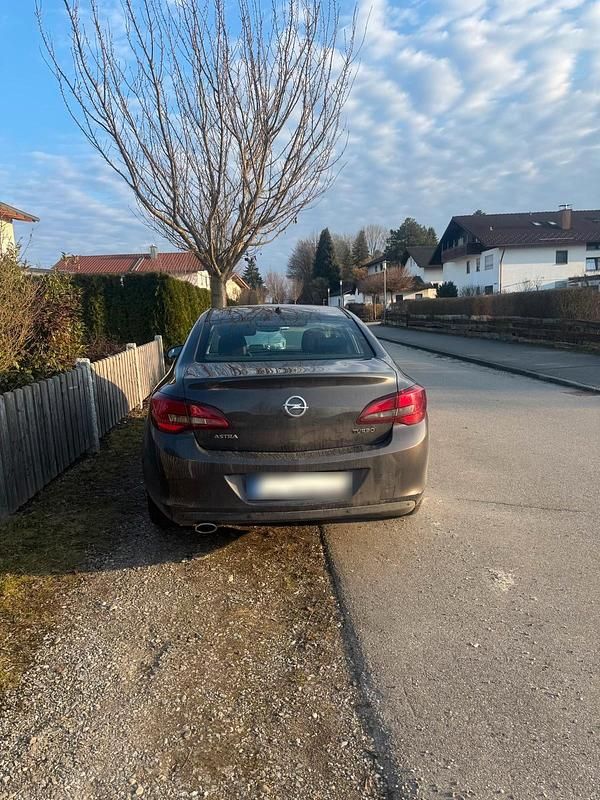 Gebraucht Opel Astra 180 PS (132 kW) 2013 Grau Limousine