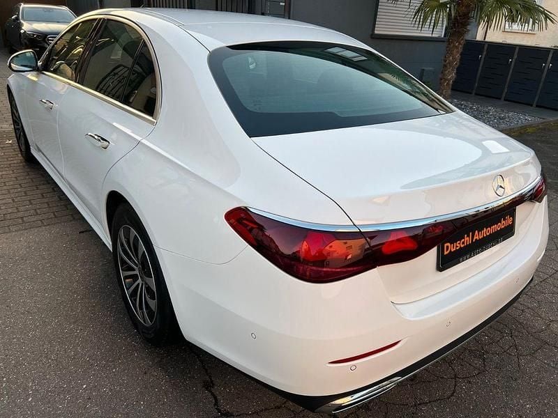 Gebraucht Mercedes E220 197 PS (144 kW) 2025 Weiß Limousine