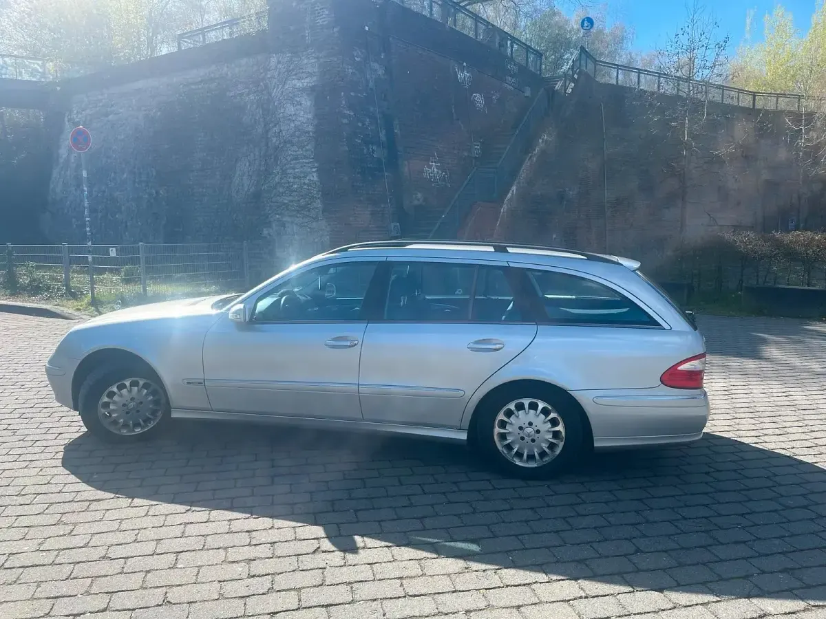 Gebraucht Mercedes E200 163 PS (119 kW) 2005 Silber Kombi