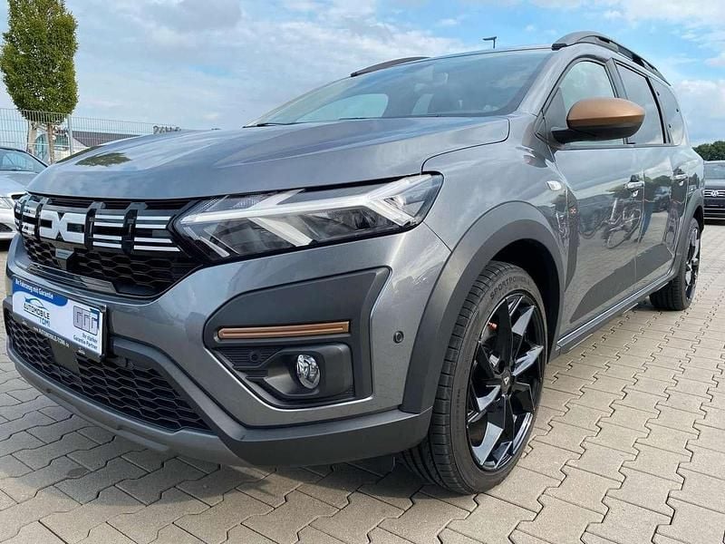 Grau Gebraucht 2023 Dacia Jogger Extreme Kombi | 23.500 € (Guter Preis) - Bild 1/4