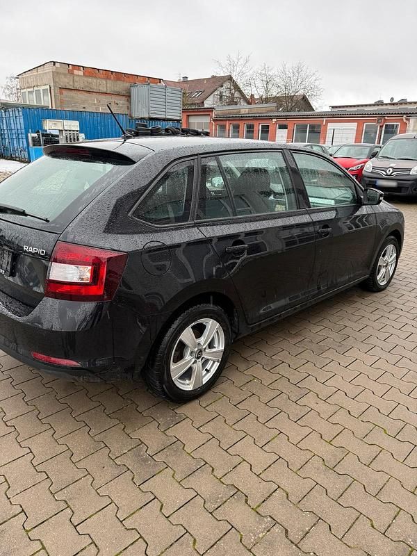 Gebraucht Skoda Rapid Ambition 95 PS (69 kW) 2018 Schwarz Kleinwagen