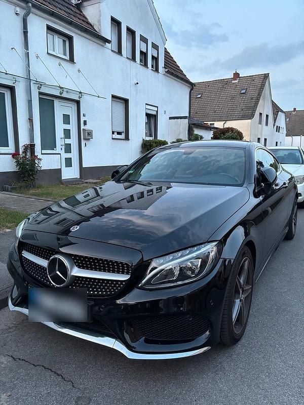 Schwarz Gebraucht 2017 Mercedes C250 AMG line Coupé | 24.900 € (Fairer Preis) - Bild 1/4