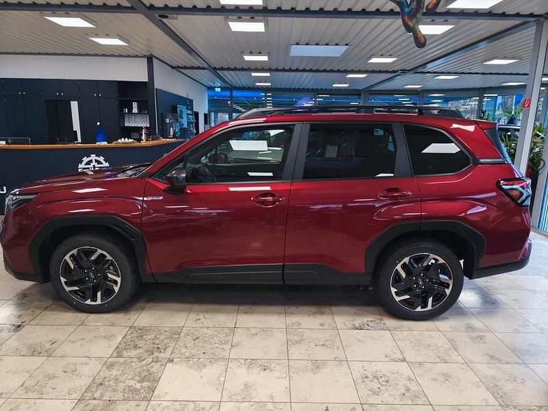 Neu Subaru Forester Exclusive+ 136 PS (100 kW) 2025 Rot SUV
