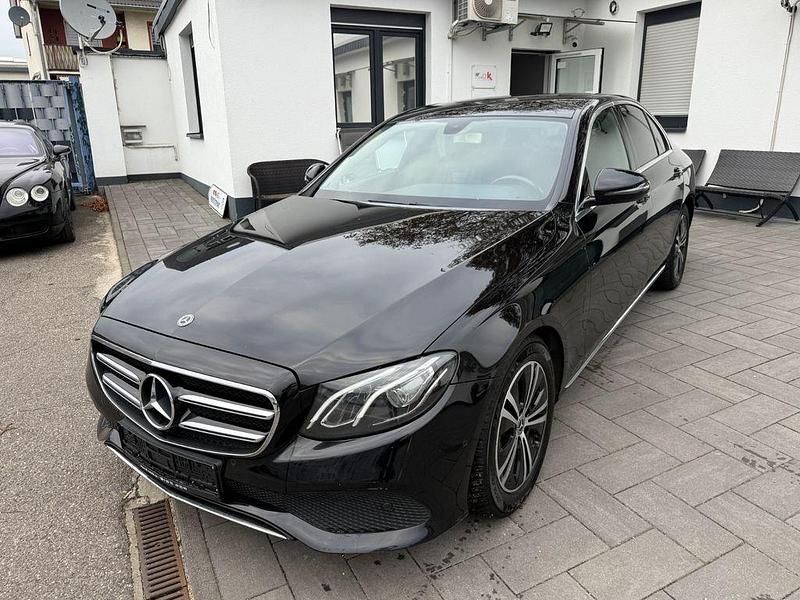 Schwarz Gebraucht 2019 Mercedes E200 Limousine | 15.980 € (Teuer) - Bild 1/4