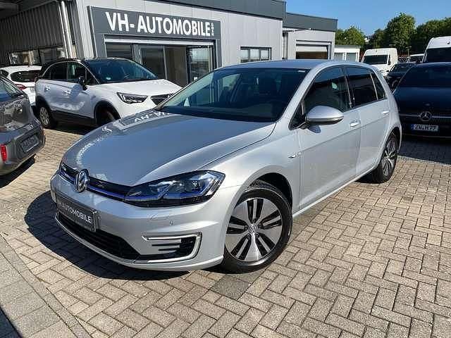 Gebraucht VW e-Golf 100 kW (136 PS) 2021 Reflexsilber Kleinwagen