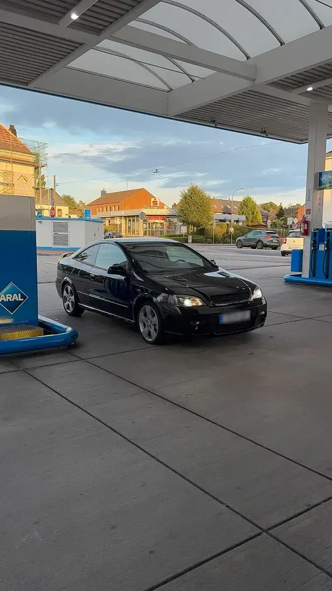 Gebraucht Opel Astra 150 PS (110 kW) 2002 Schwarz Coupé