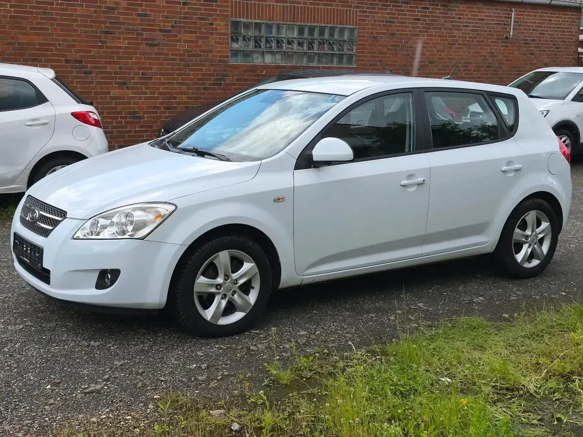 Gebraucht Kia Ceed EX 126 PS (92 kW) 2009 Weiß Kleinwagen