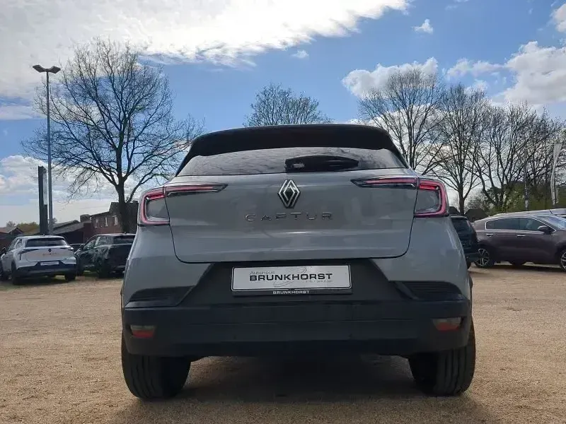 Gebraucht Renault Captur Techno 140 PS (102 kW) 2025 Grau (rafalegrau) SUV