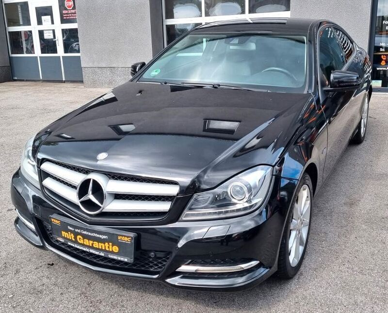 Schwarz Gebraucht 2011 Mercedes C220 Coupé | 7.900 € (Guter Preis) - Bild 1/4
