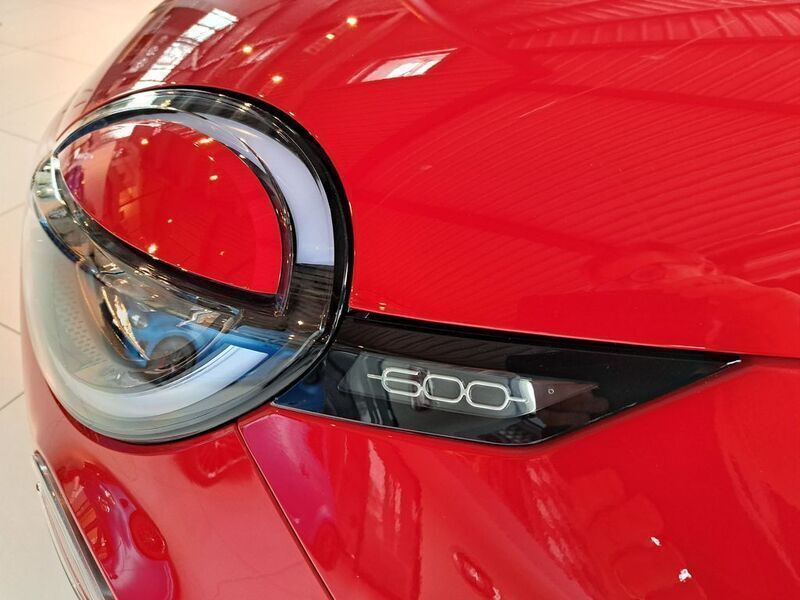 Gebraucht Fiat 600E 114 kW (156 PS) 2024 Rot Limousine