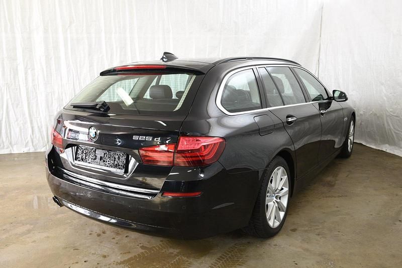 Gebraucht BMW 525 Comfort Edition 218 PS (160 kW) 2015 Schwarz Kombi