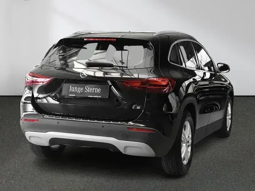 Gebraucht Mercedes GLA200 163 PS (119 kW) 2024 Schwarz SUV