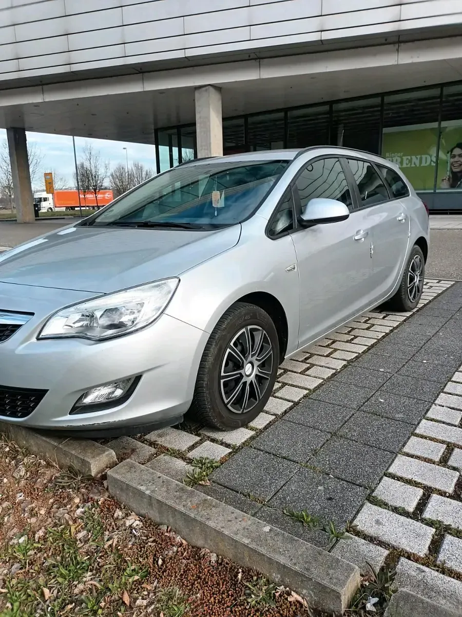Second-hand Opel Astra 140 CP (102 kW) 2011 Argintiu Break