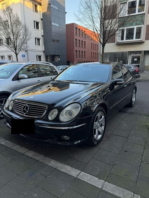 Gebraucht Mercedes E500 Avantgarde 306 PS (225 kW) 2004 Schwarz Limousine