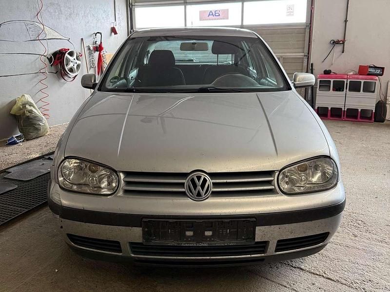 Silber Gebraucht 2002 VW Golf IV Limousine | 1.300 € (Etwas zu teuer) - Bild 1/4