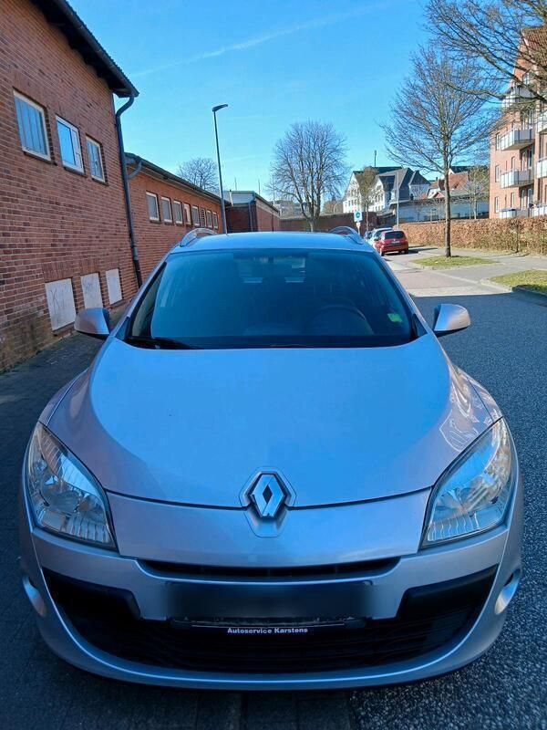 Grau Gebraucht 2010 Renault Mégane III Kombi | 1.900 € (Guter Preis) - Bild 1/4