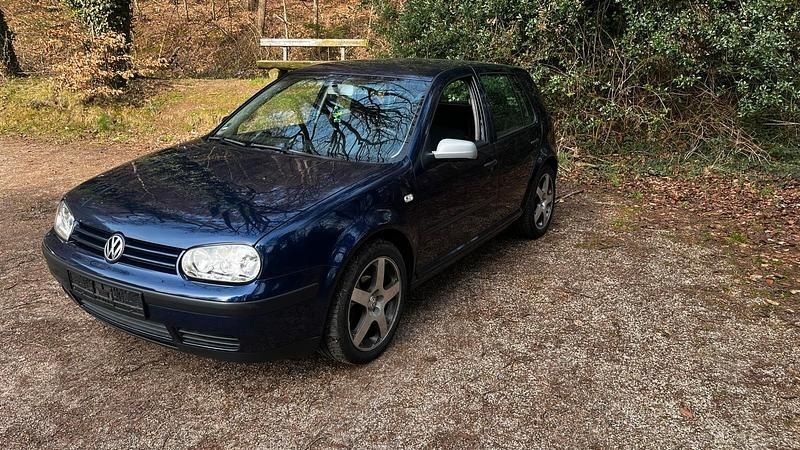 Second-hand VW Golf IV 75 CP (55 kW) 2002 Albastru Berlinǎ