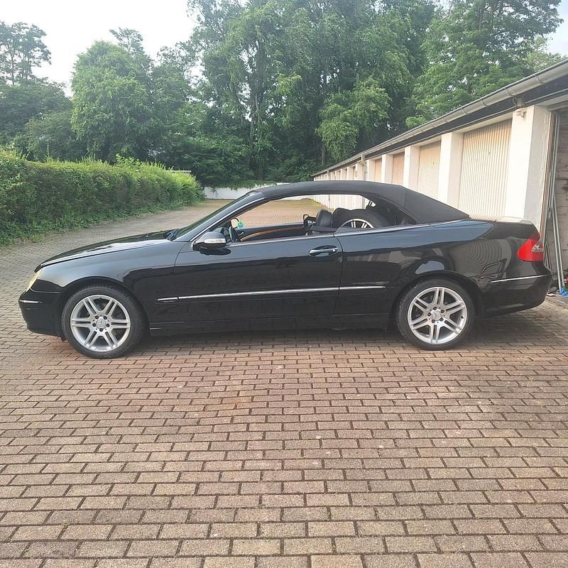 Schwarz Gebraucht 2003 Mercedes CLK320 Cabrio | 4.799 € (Fairer Preis) - Bild 1/4