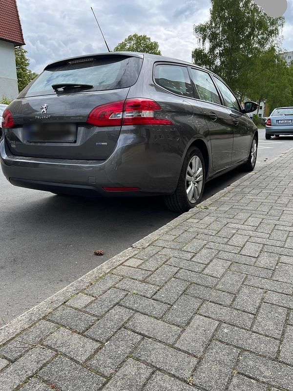 Grau Gebraucht 2016 Peugeot 308 Style Kombi | 6.500 € (Fairer Preis) - Bild 1/4