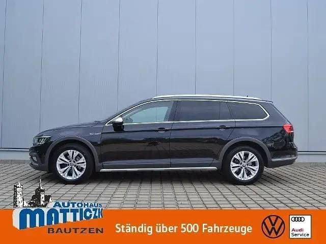 Deep black perleffekt (metallic) Gebraucht 2020 VW Passat Alltrack R Kombi | 19.890 € (Fairer Preis) - Bild 1/4