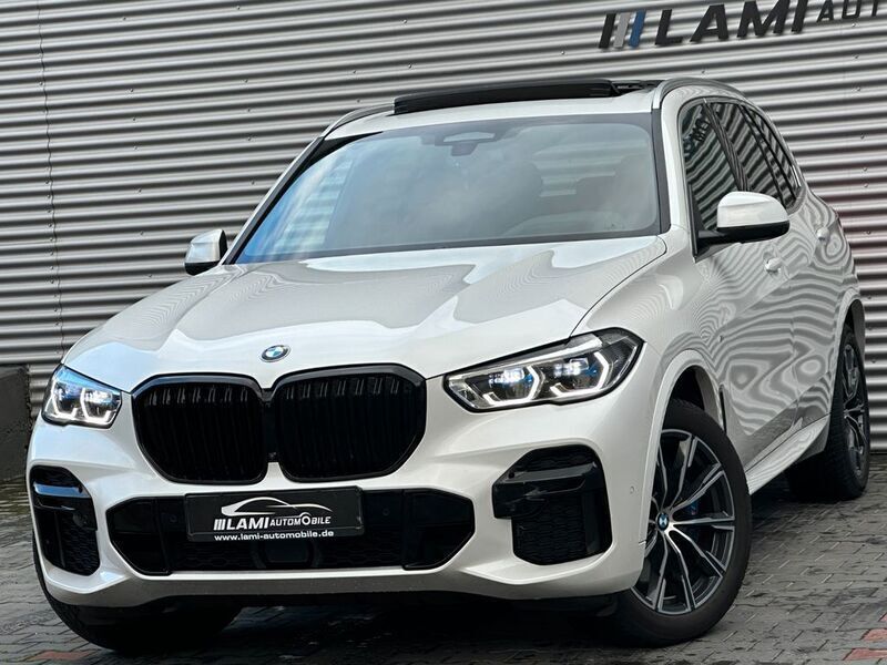 Mineralweiss metallic Gebraucht 2023 BMW X5 M Sport SUV | 62.950 € (Guter Preis) - Bild 1/4