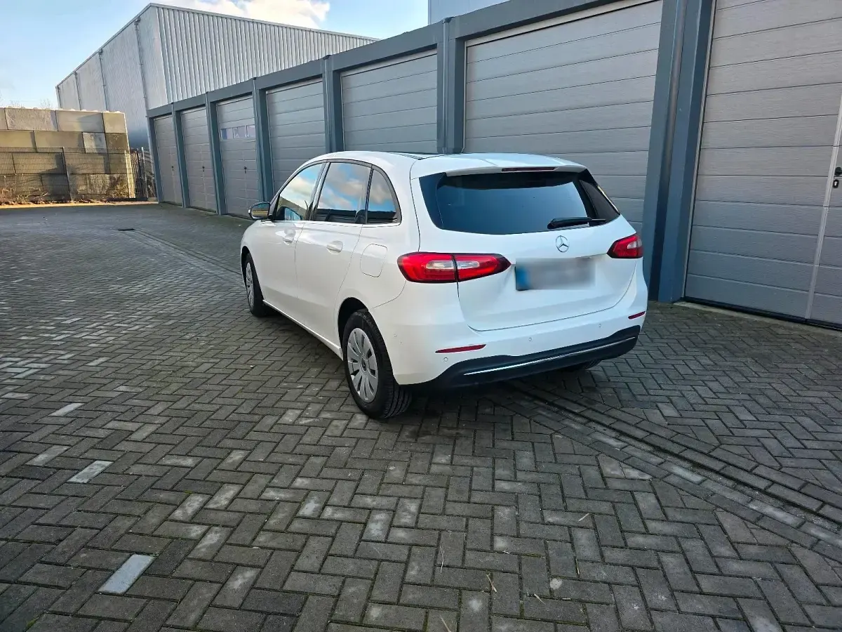 Gebraucht Mercedes 200 150 PS (110 kW) 2021 Weiß Limousine