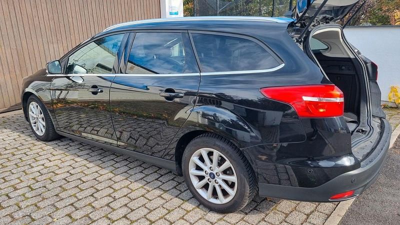 Schwarz Gebraucht 2015 Ford Focus Titanium Kombi | 6.700 € (Fairer Preis) - Bild 1/4