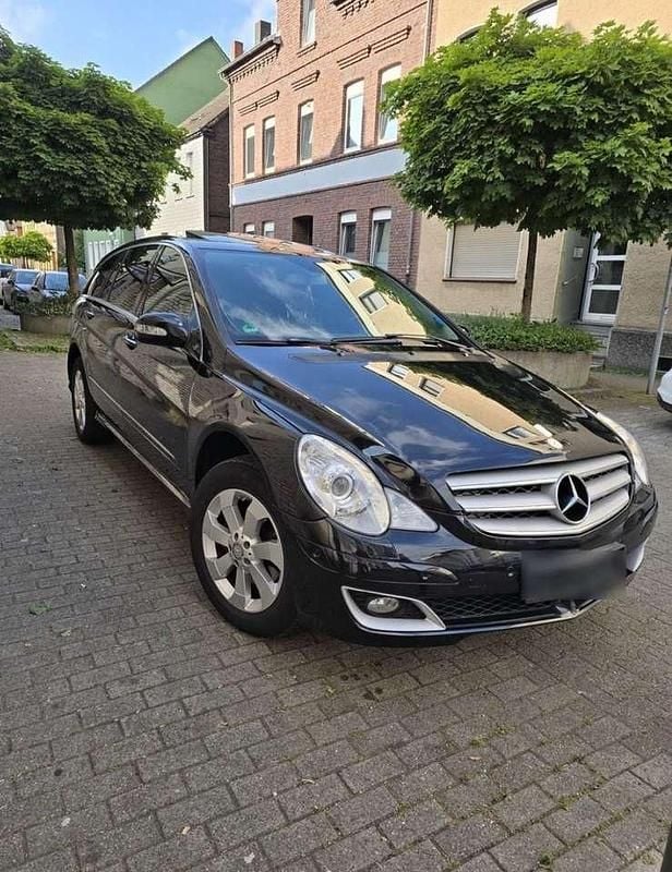 Schwarz Gebraucht 2007 Mercedes R320 Edition Van / Kleinbus | 6.700 € (Guter Preis) - Bild 1/4
