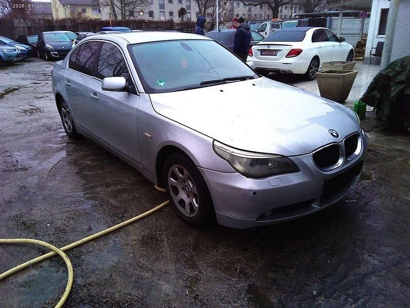 Silber Gebraucht 2006 BMW 520 Limousine | 1.999 € (Superpreis) - Bild 1/4