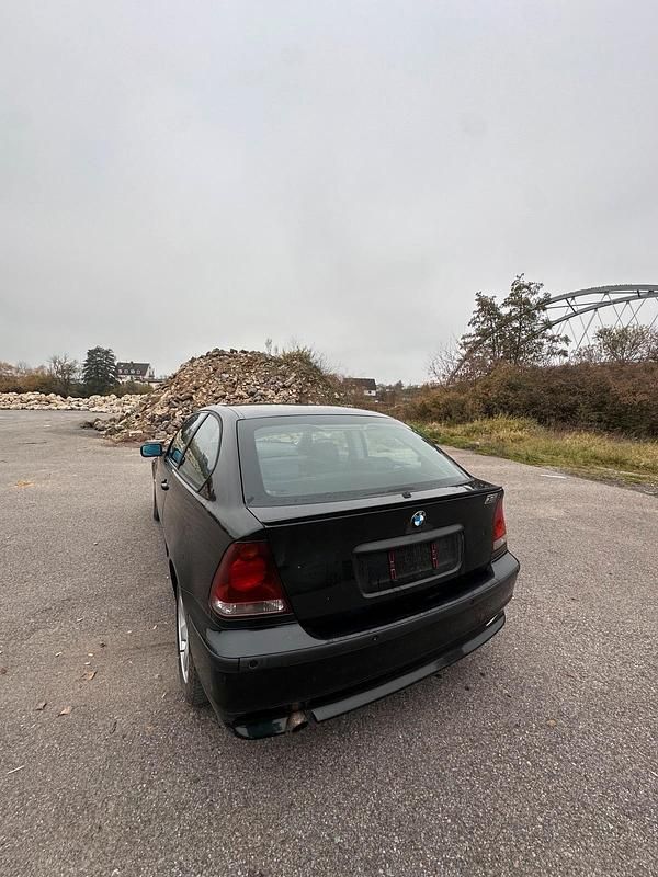 Schwarz Gebraucht 2002 BMW 320 Coupé | 1.750 € (Guter Preis) - Bild 1/4